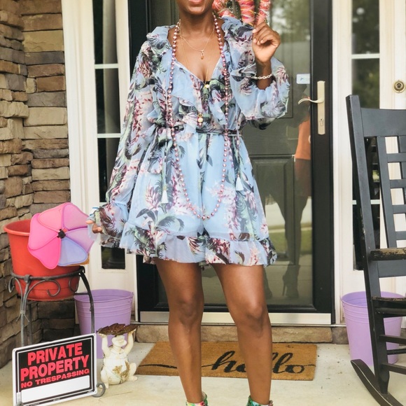 Lotus Sleeve Romper - Picture 2 of 7